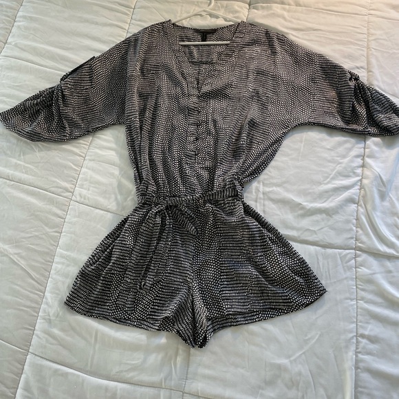 BCBGMaxazria white and white romper size large - Picture 3 of 6